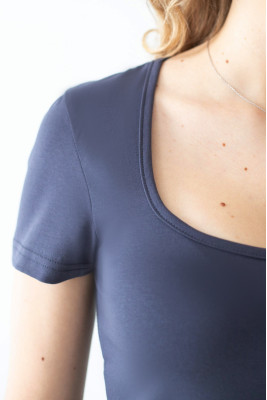 Футболка жіноча